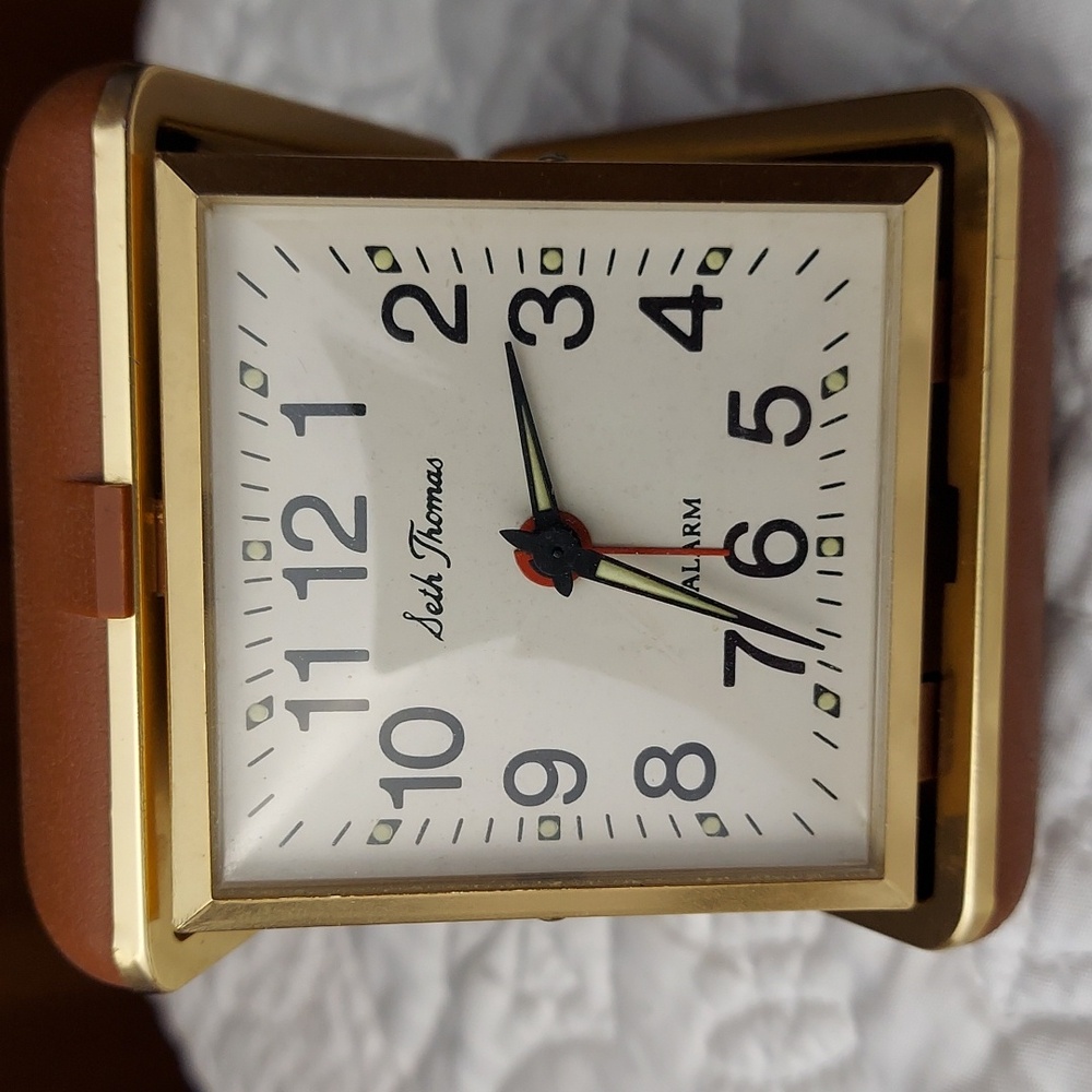 * Seth Thomas Wind Up Travel Alarm Clock Made in Brazil, Vintage
